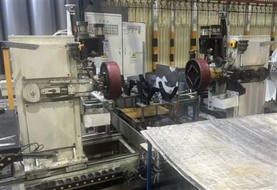 Dvoglavi stroj za urezovanje